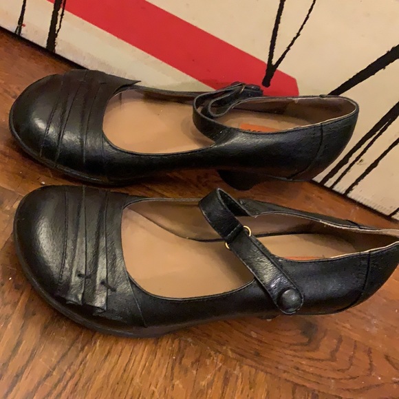 Miz Mooz genuine leather heels with Velcro strap - Picture 2 of 6